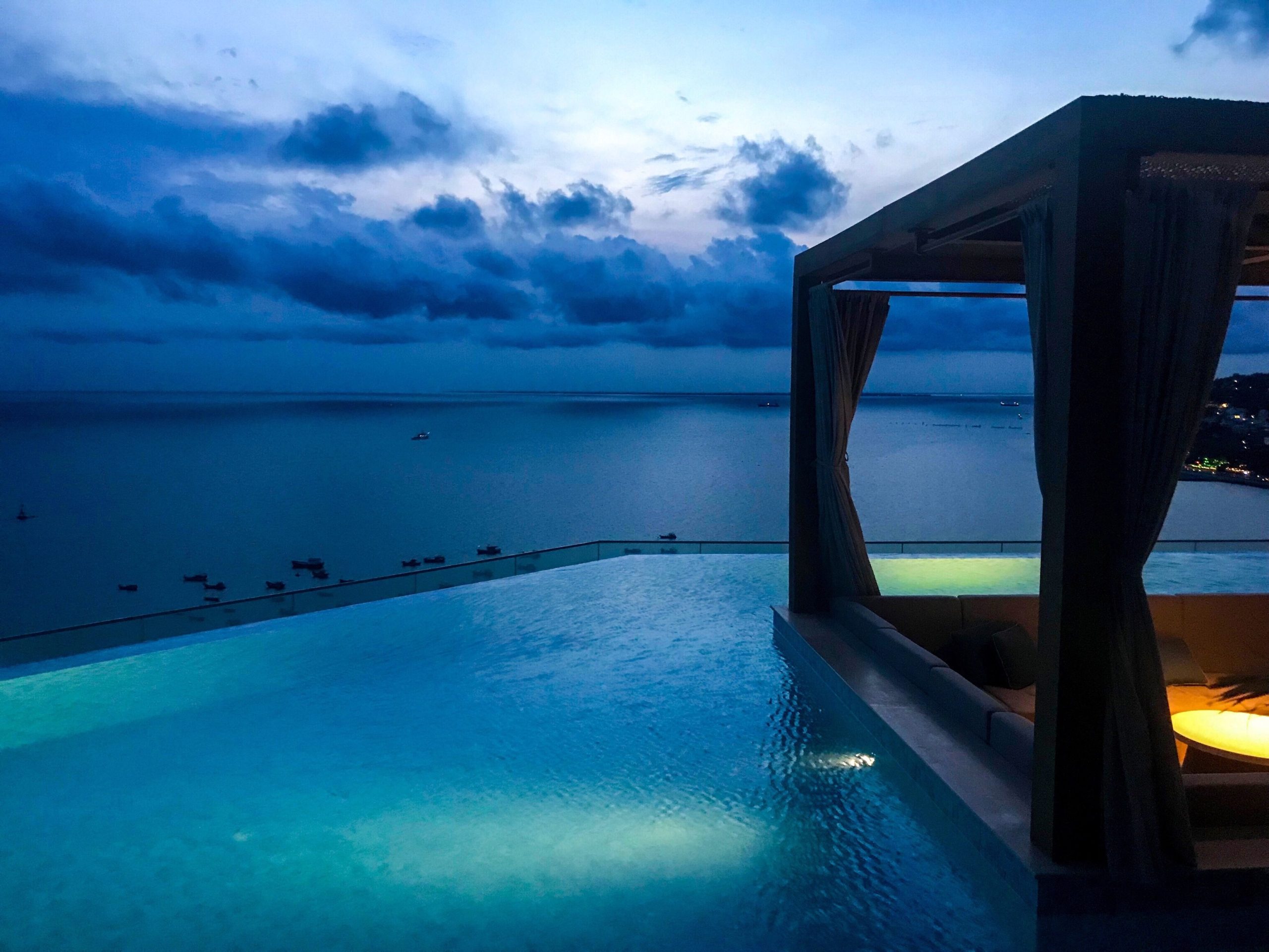 H a swimming pool on the rooftop scaled